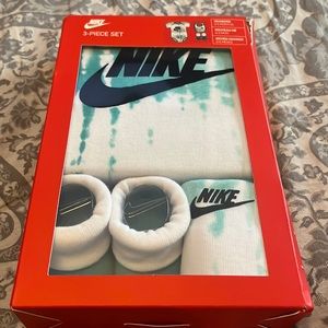 Nike NB 3-piece set